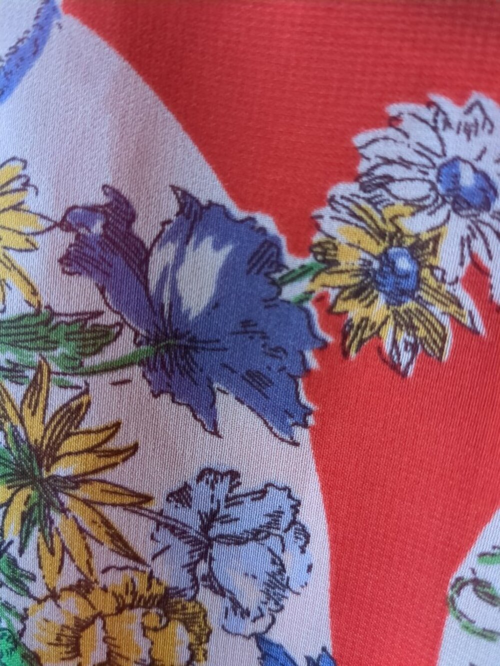 Med Flowered Blouse / Top with Split Sleeves  / Peek a Boo - Picture 10 of 14